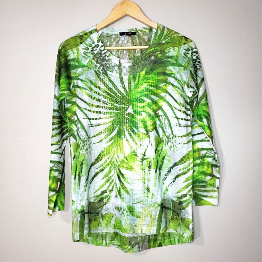 🦋3/$25 Yest Size 4 Long Sleeve Green Tropical Print Top